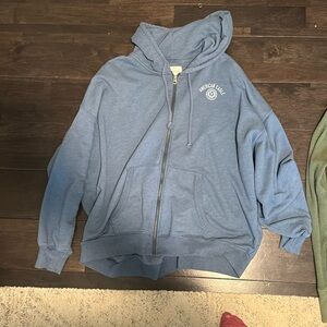american eagle zip up size large